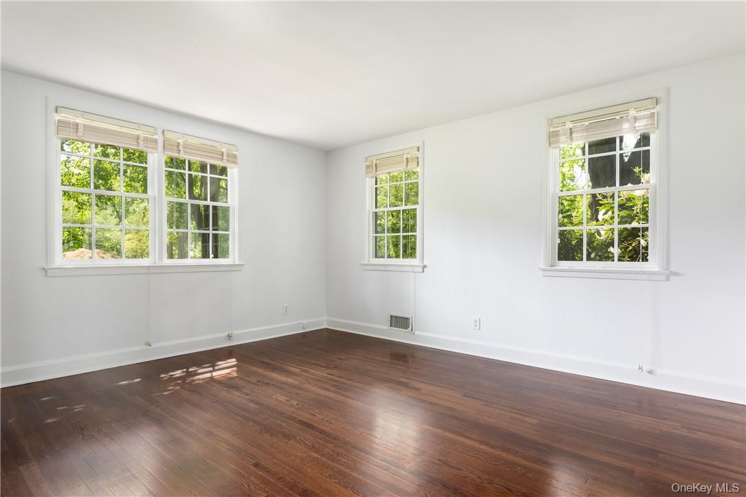 11 Sunset Lane Rye, NY 10580 - Photo 20 of 36 Spacious first floor bedroom or office.