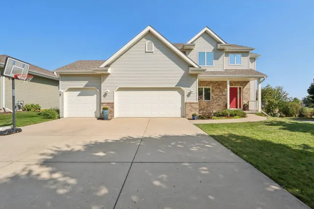 $799,900 | 423 Fargo Trail, Middleton, WI 53562
