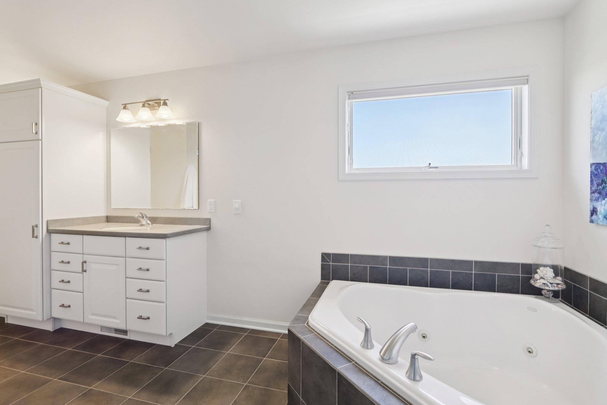 423 Fargo Trail Middleton, WI 53562 - Photo 14 of 35