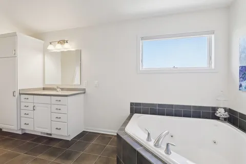 $799,900 | 423 Fargo Trail, Middleton, WI 53562