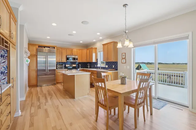 $799,900 | 423 Fargo Trail, Middleton, WI 53562