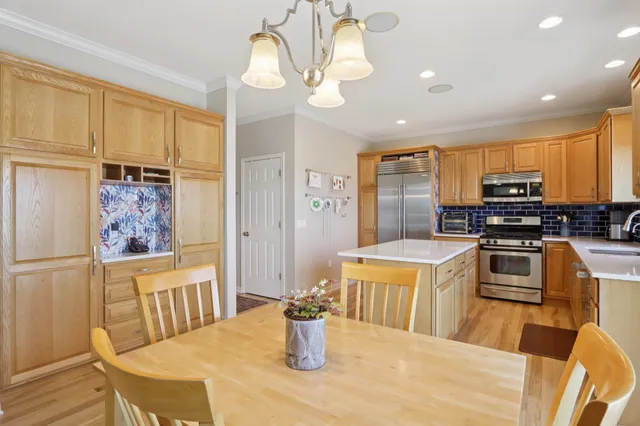 $799,900 | 423 Fargo Trail, Middleton, WI 53562