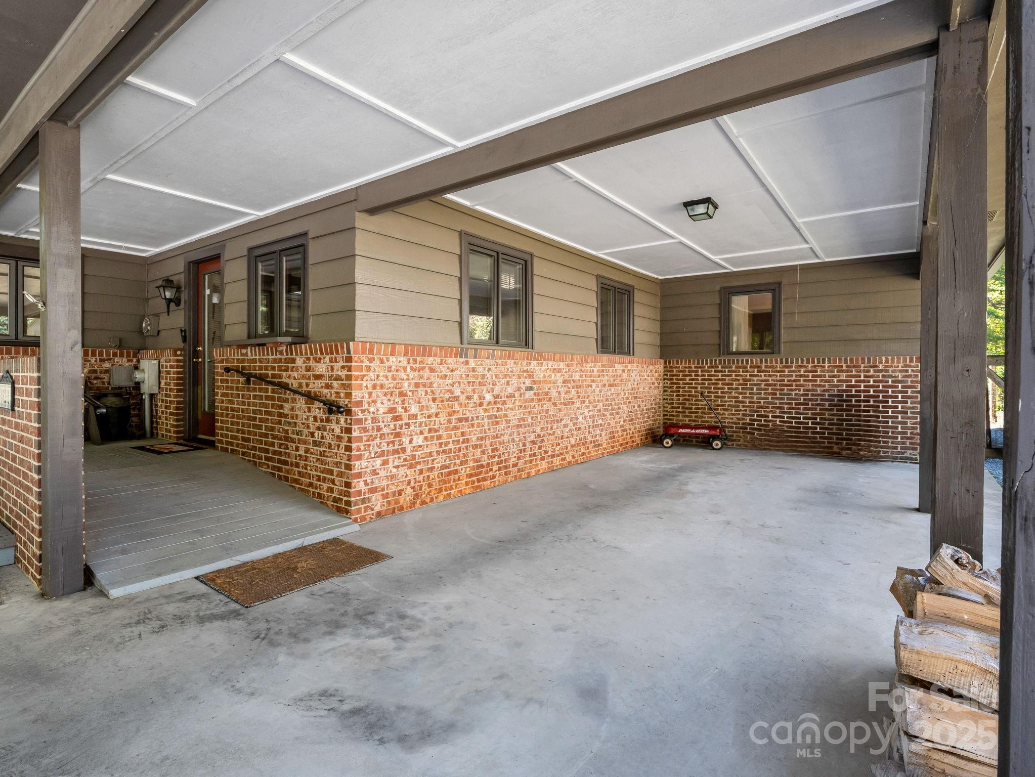 821 Warrior Drive Tryon, NC 28782 - Photo 36 of 44 a big room with closet
