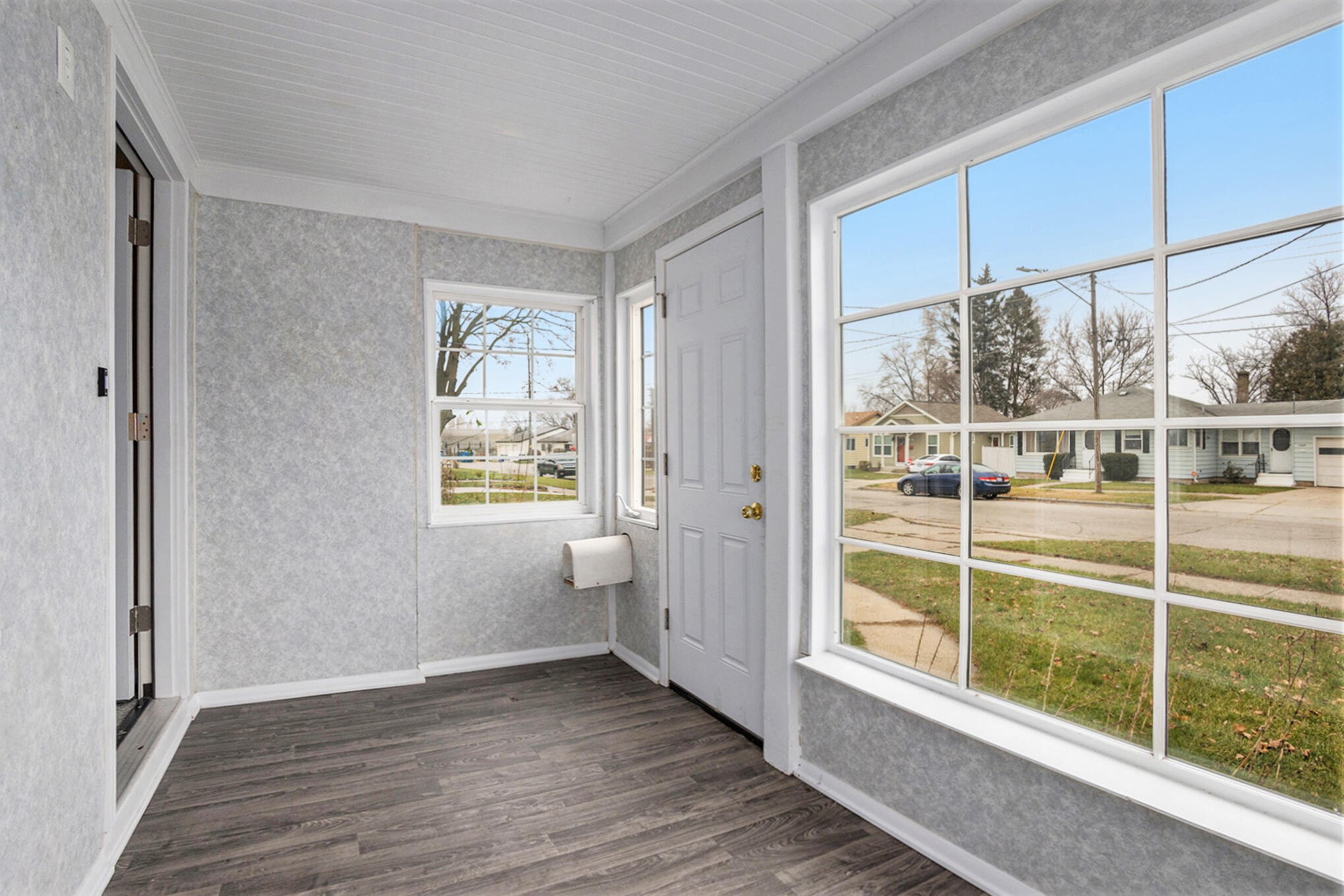 1554 Rathbone Street Southwest Wyoming, MI 49509 - Photo 3 of 16 Sunroom