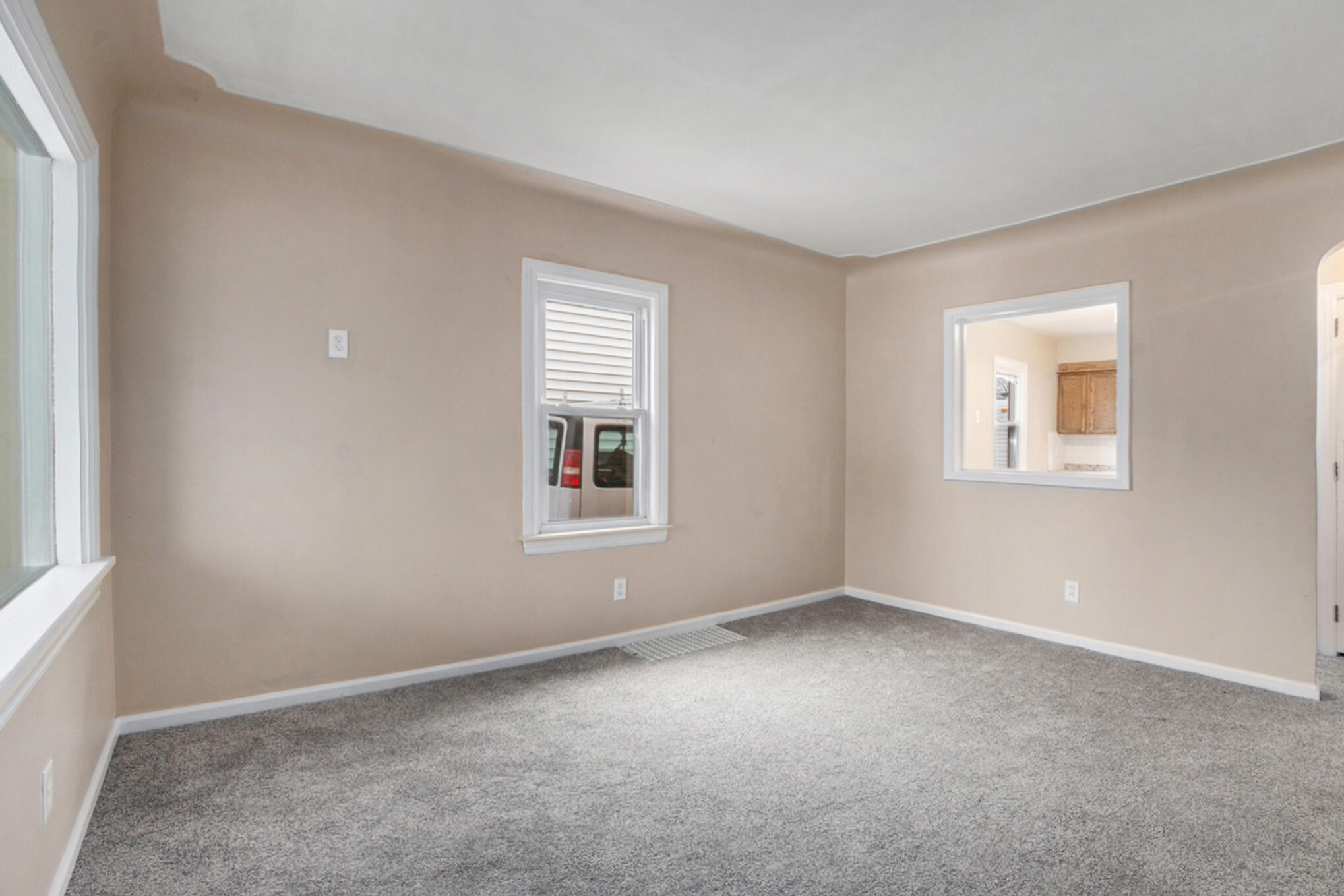 1554 Rathbone Street Southwest Wyoming, MI 49509 - Photo 5 of 16 Living Room