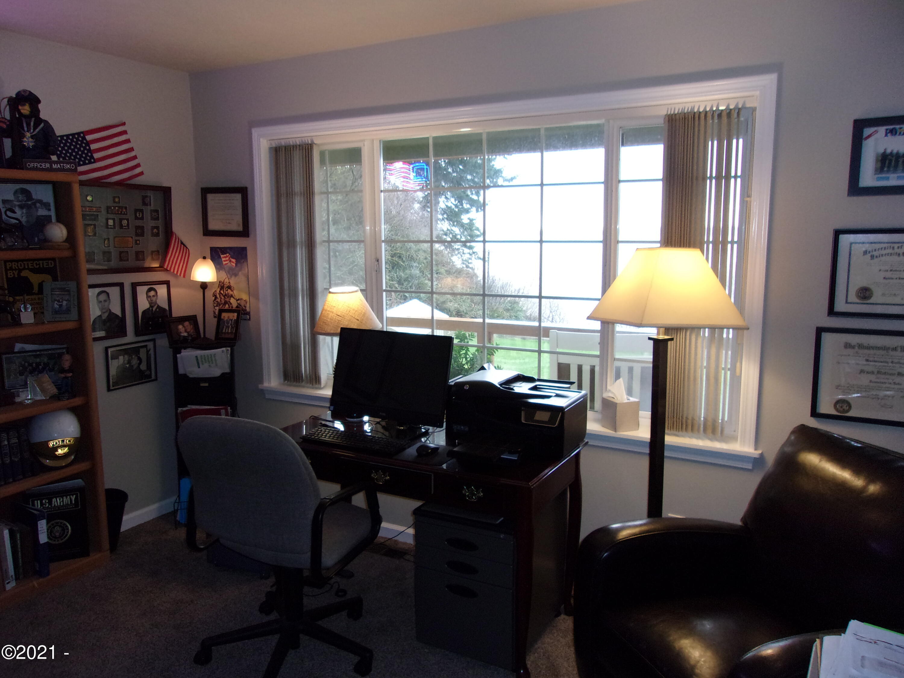 3065 Yaquina Bay Road Newport, OR 97365 - Photo 20 of 32 Main Floor Office (or Bedroom)