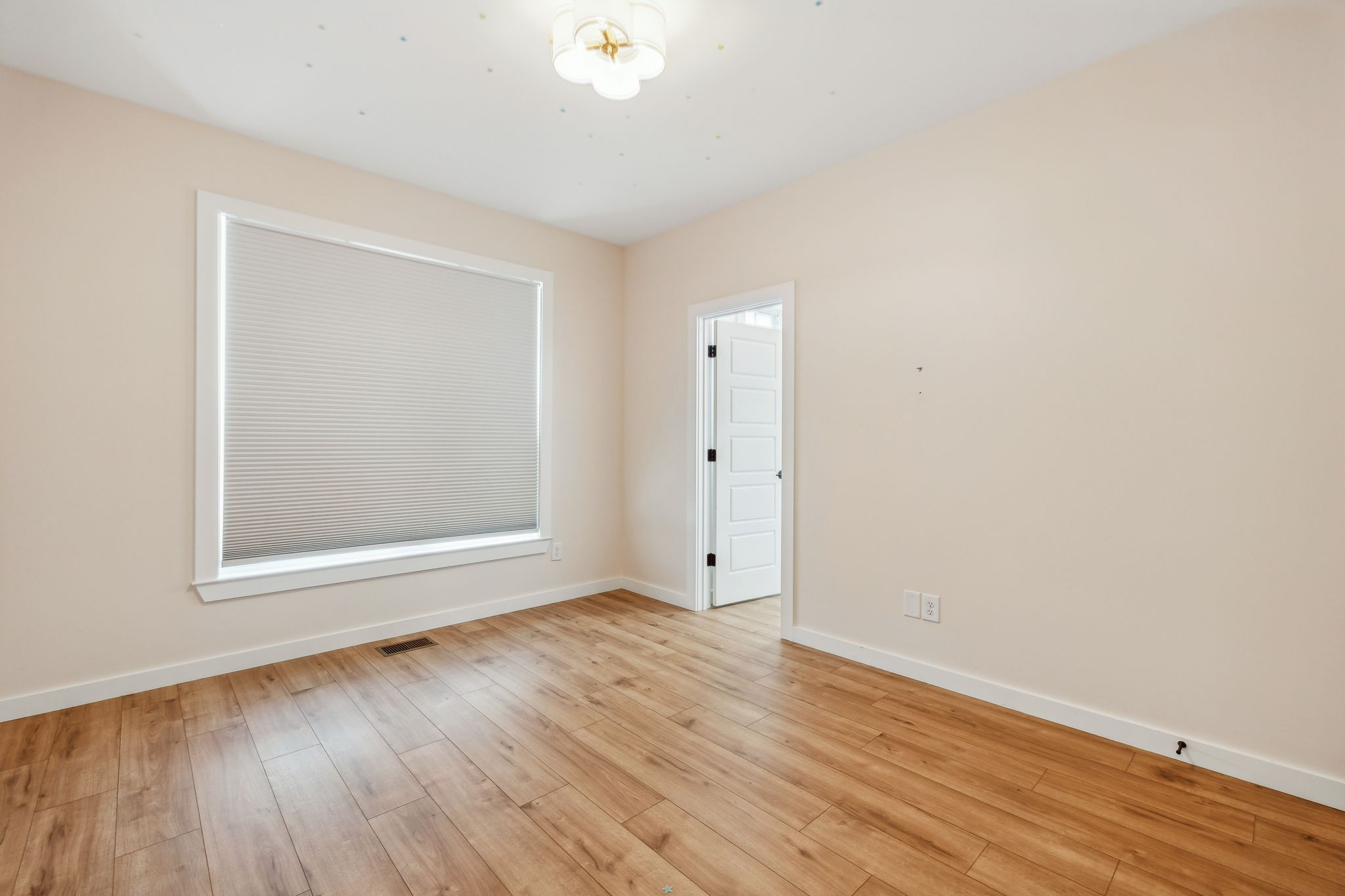 268 Dink Rut Road Portland, TN 37148 - Photo 29 of 62 an empty room with wooden floor and windows