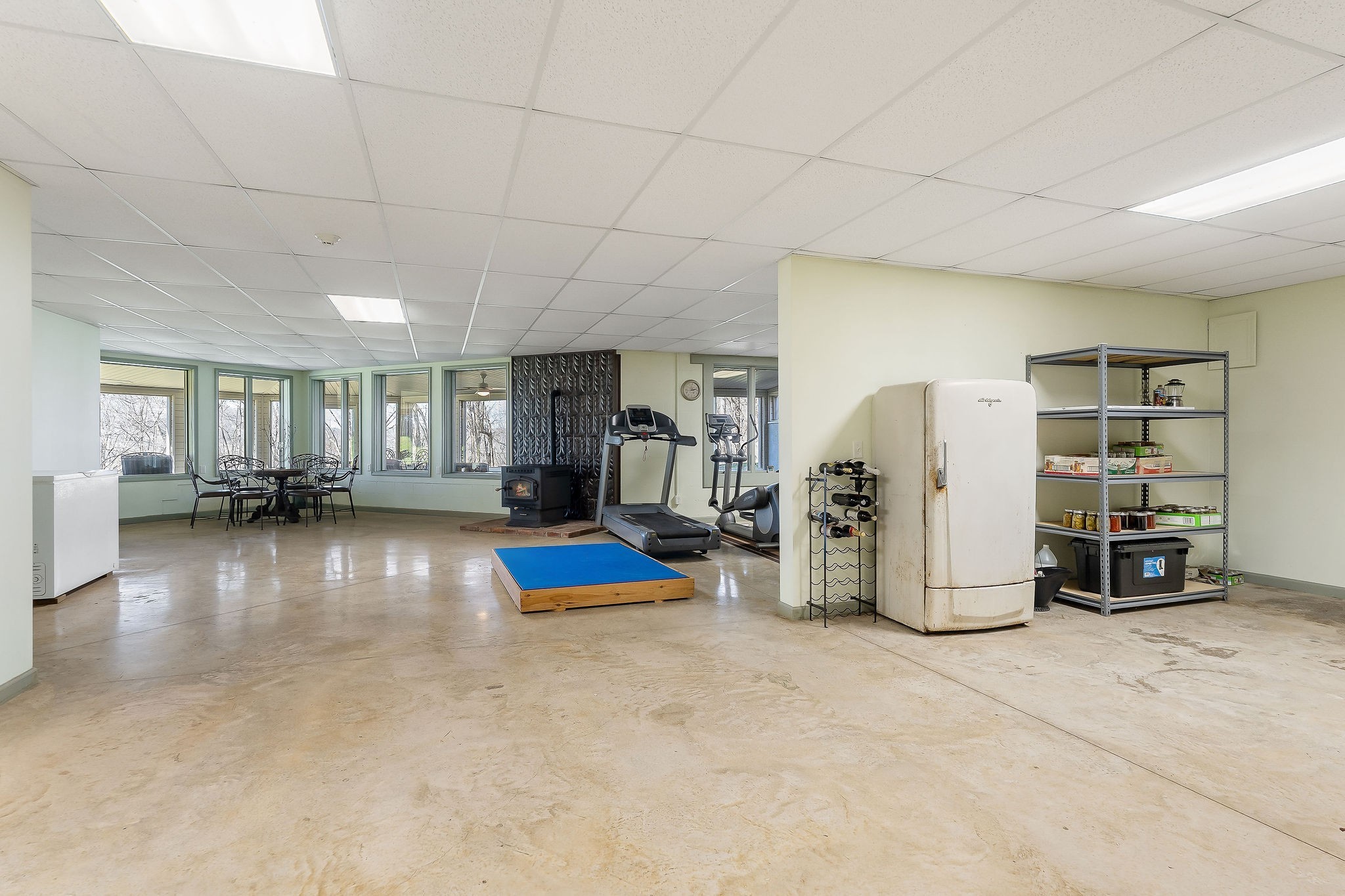 7775 Medley Amonette Road Buffalo Valley, TN 38548 - Photo 50 of 61 a view of a livingroom with furniture and a livingroom
