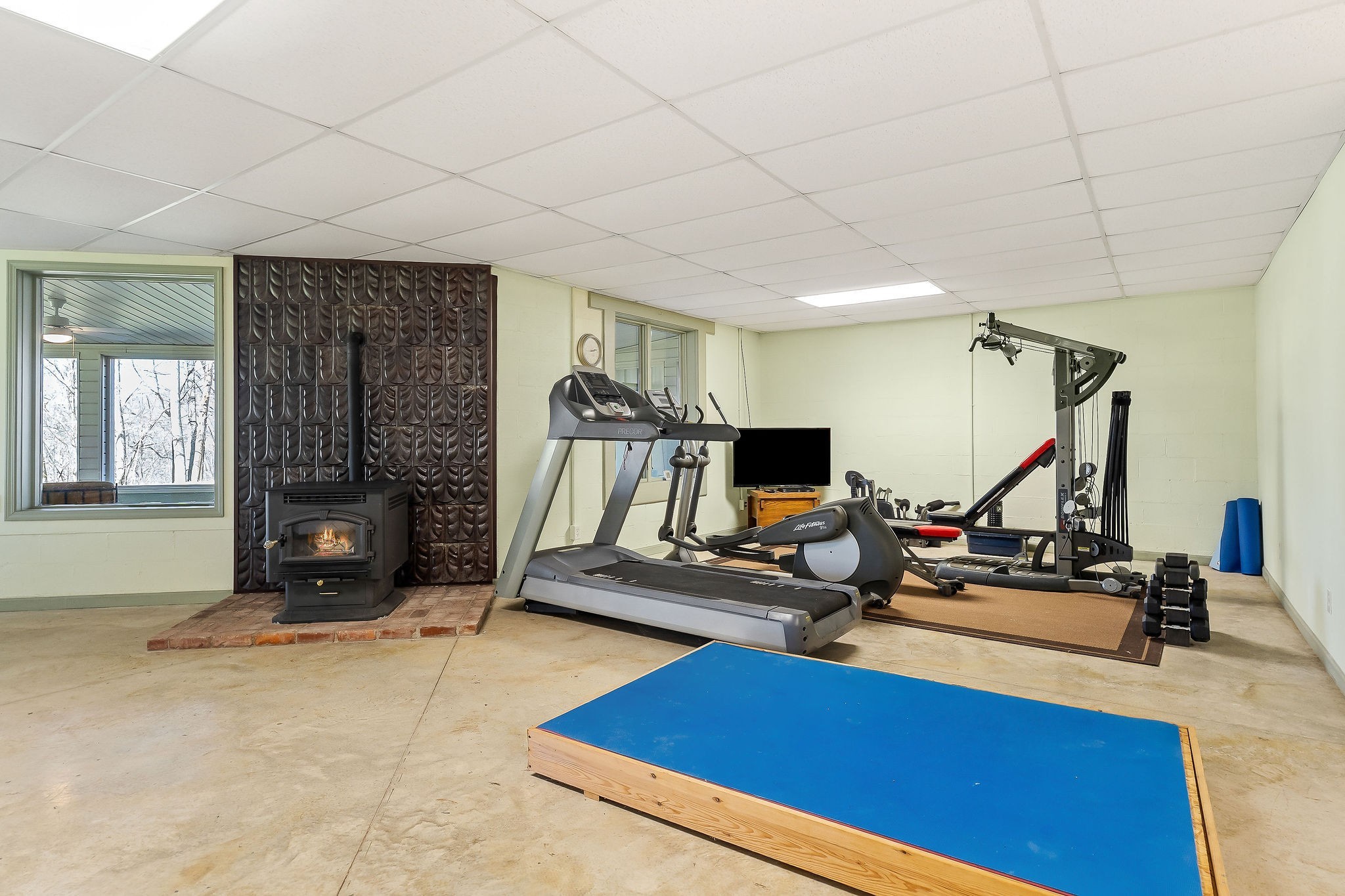 7775 Medley Amonette Road Buffalo Valley, TN 38548 - Photo 51 of 61 a view of a room with gym equipment