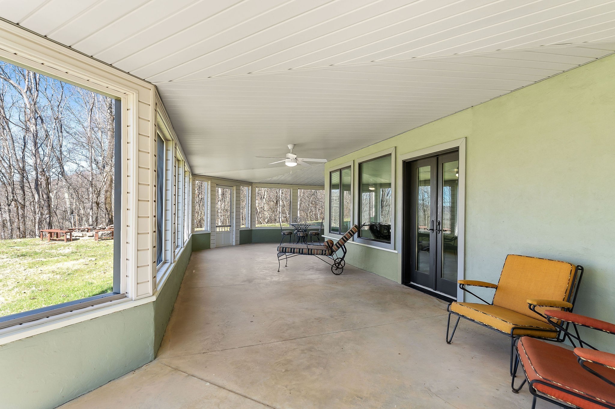7775 Medley Amonette Road Buffalo Valley, TN 38548 - Photo 54 of 61 a view of a livingroom with workspace and a large window