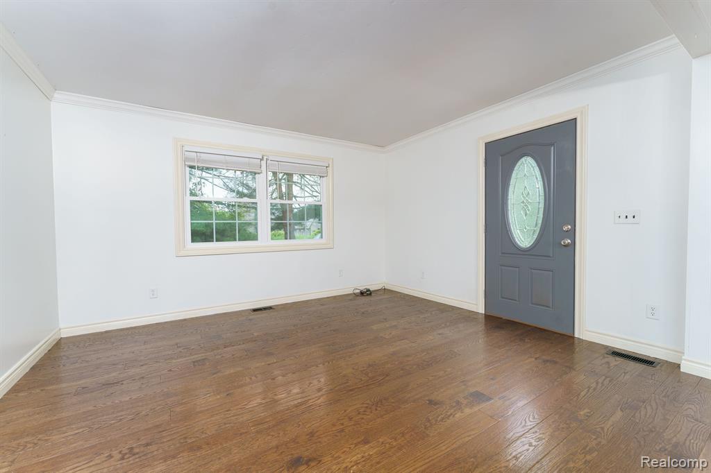 8953 Oak Grove Road Howell, MI 48855 - Photo 13 of 34