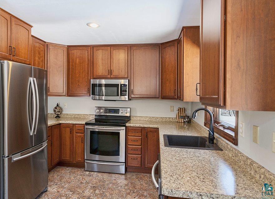 4040 Fiskett Road Duluth, MN 55803 - Photo 4 of 16 Kitchen