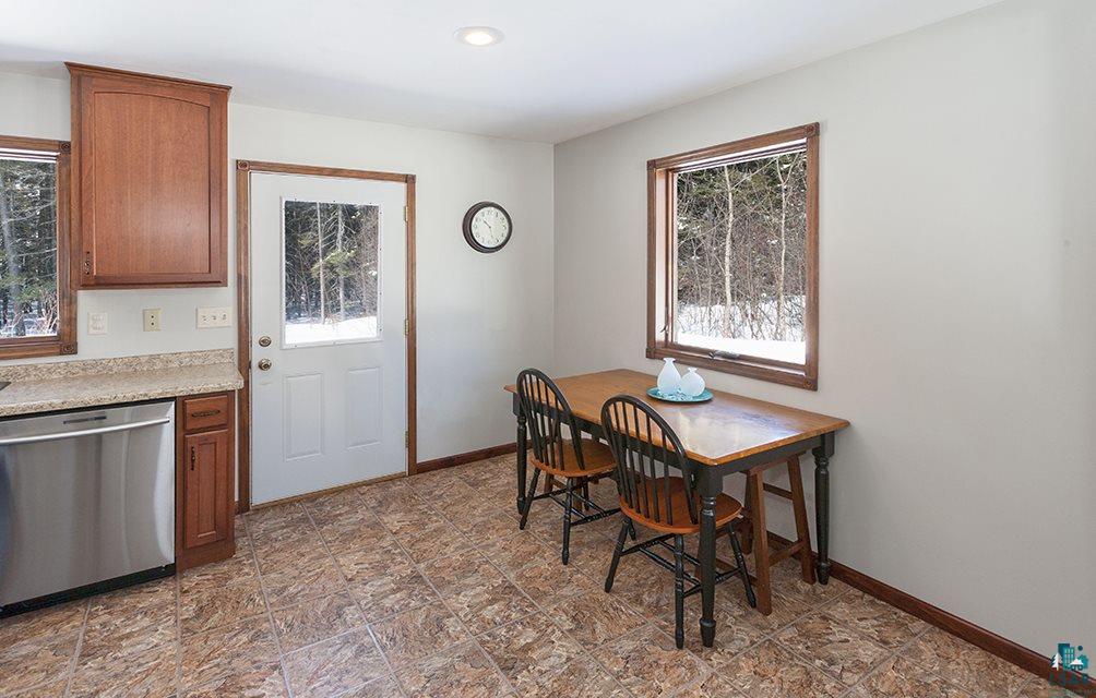 4040 Fiskett Road Duluth, MN 55803 - Photo 7 of 16 Dining Area