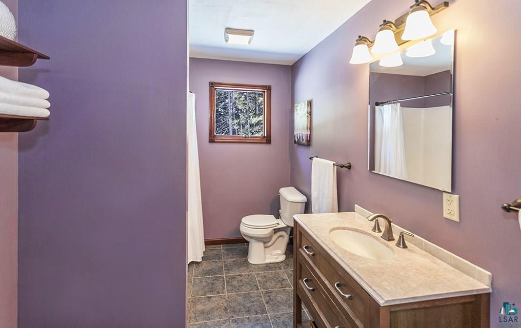 4040 Fiskett Road Duluth, MN 55803 - Photo 9 of 16 Bathroom
