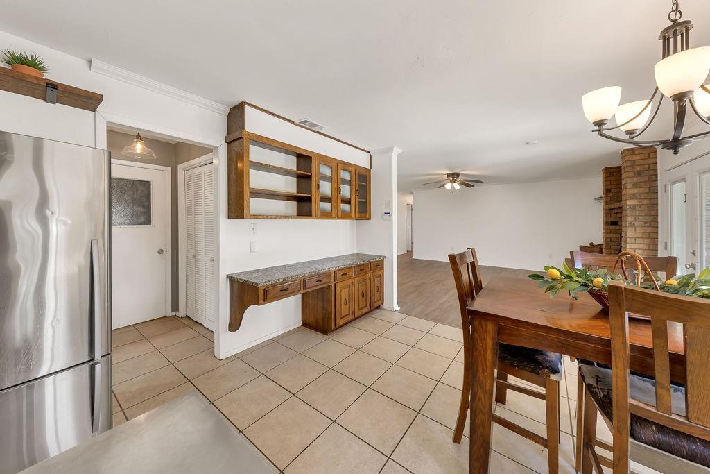 473 County Rd SE 3370 Winnsboro, TX 75494 - Photo 12 of 40 a kitchen with a table chairs and refrigerator