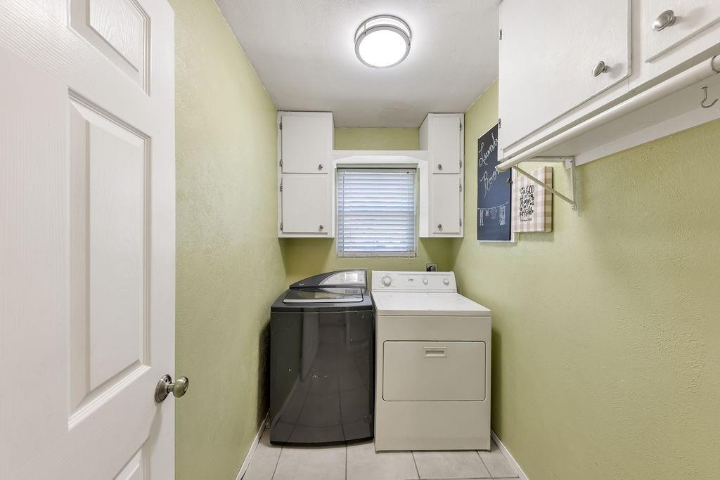 473 County Rd SE 3370 Winnsboro, TX 75494 - Photo 13 of 40 a utility room with a washer and dryer