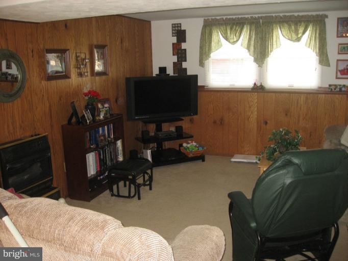 202 E Road Mount Airy, MD 21771 - Photo 17 of 19 Family Room