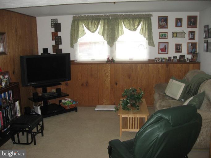 202 E Road Mount Airy, MD 21771 - Photo 7 of 19 Family Room