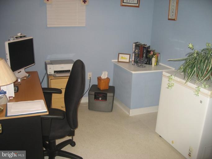 202 E Road Mount Airy, MD 21771 - Photo 8 of 19 Interior (General)