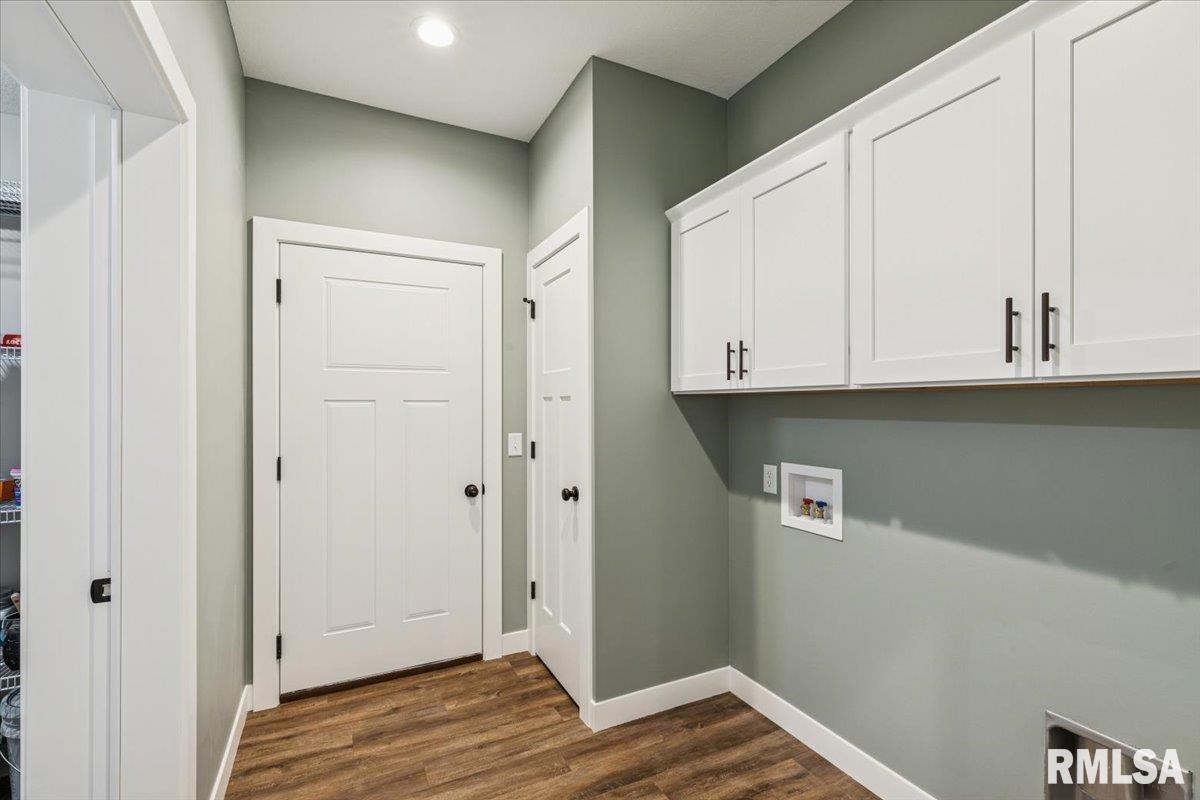 1323 5th Avenue De Witt, IA 52742 - Photo 13 of 28 a view of cupboard