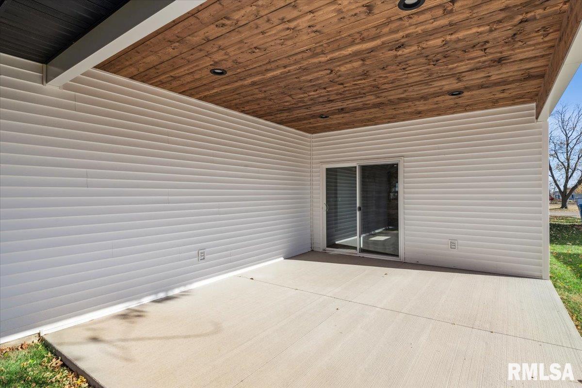 1323 5th Avenue De Witt, IA 52742 - Photo 25 of 28 a view of a garage