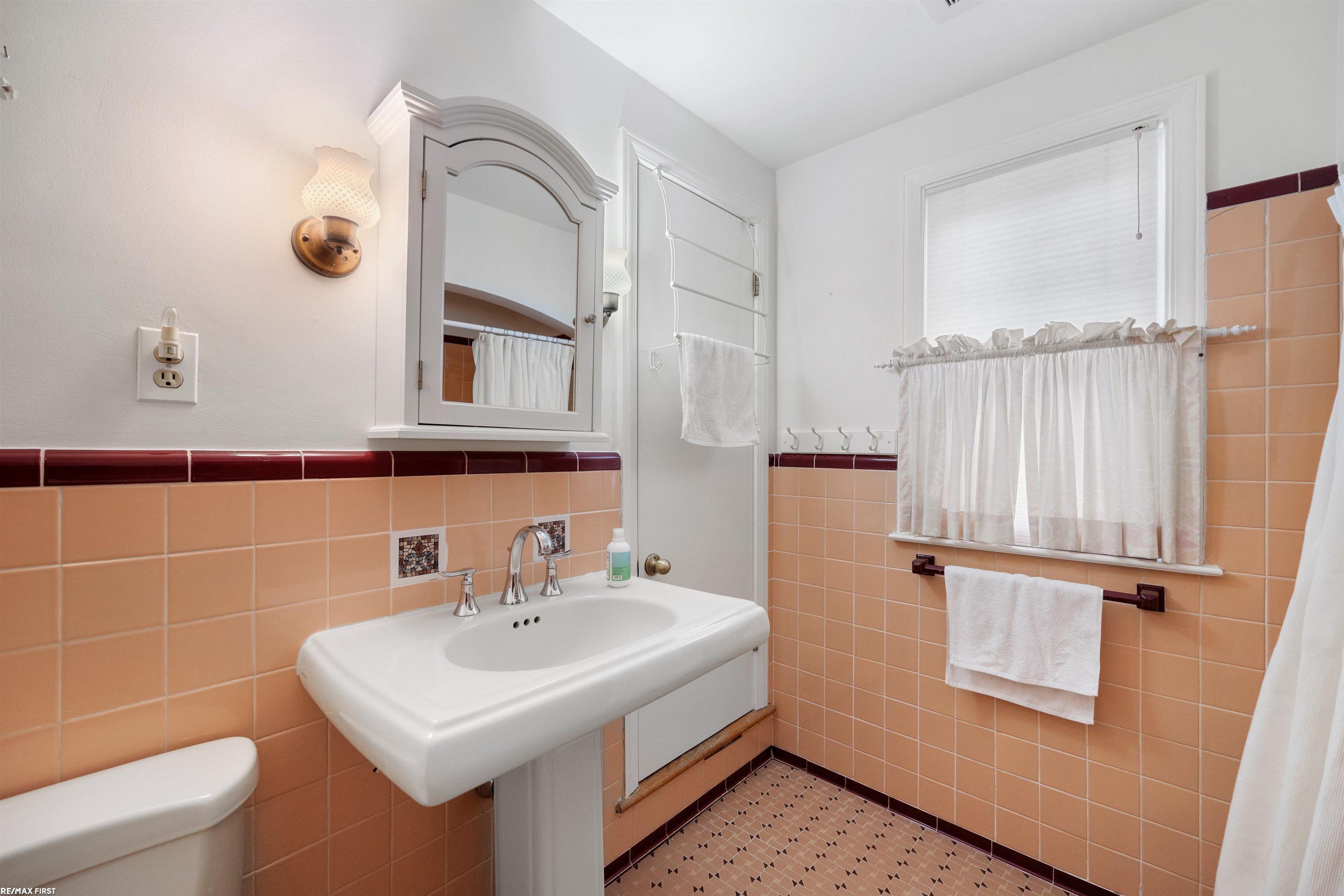 1035 Hampton Road Grosse Pointe, MI 48236 - Photo 18 of 34
