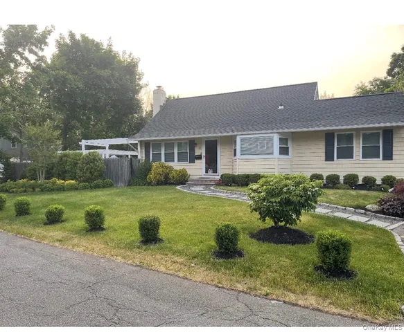 $725,000 | 31 Armell Street, Huntington Station, NY 11746