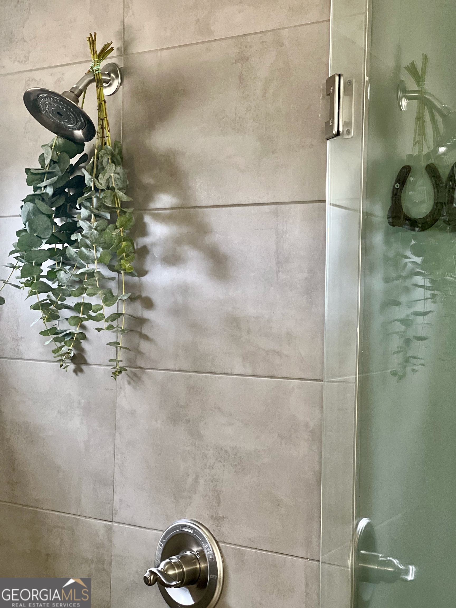 135 Horseshoe Trail Commerce, GA 30529 - Photo 19 of 25 a bathroom with a shower