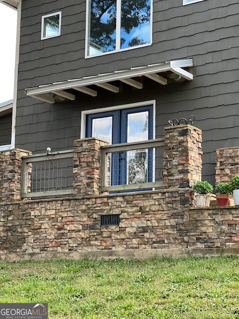 135 Horseshoe Trail Commerce, GA 30529 - Photo 5 of 25 a front view of a house with plants