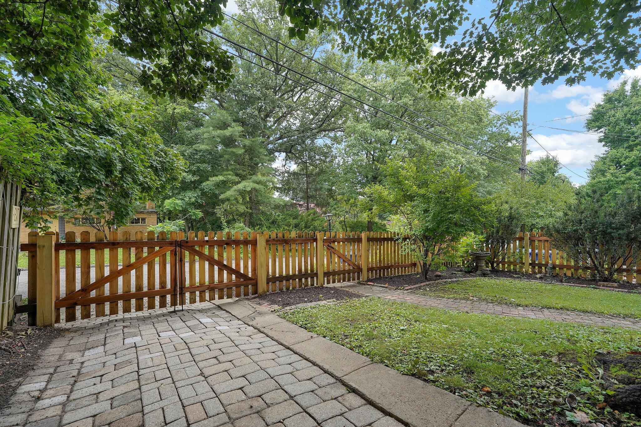 203 East Pacemont Road Columbus, OH 43202 - Photo 35 of 38 37-web-or-mls-203-e-pacemont-rd