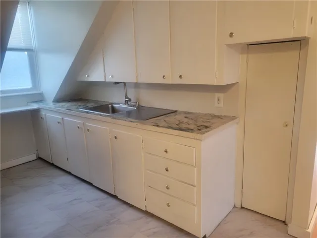 $1,600 | 23 Young Street, Pawtucket, RI 02860