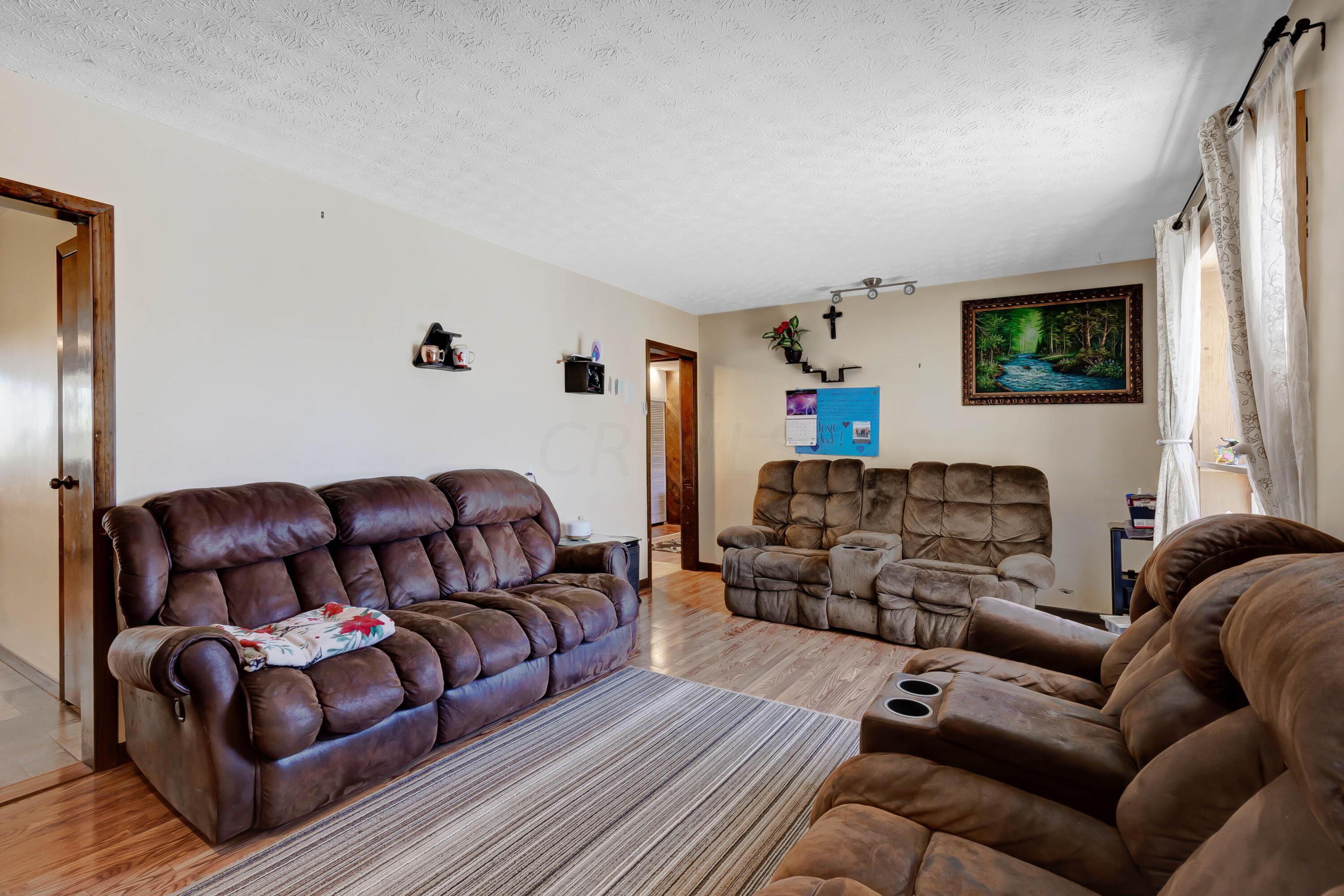 4594 Cosgray Road Hilliard, OH 43026 - Photo 22 of 54 20. Living Room