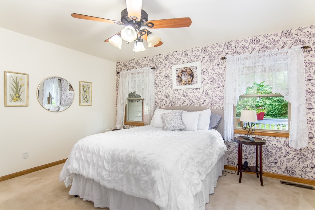 111 Trophy Buck Point Murphy, NC 28906 - Photo 29 of 51 a bedroom with a bed and a chandelier
