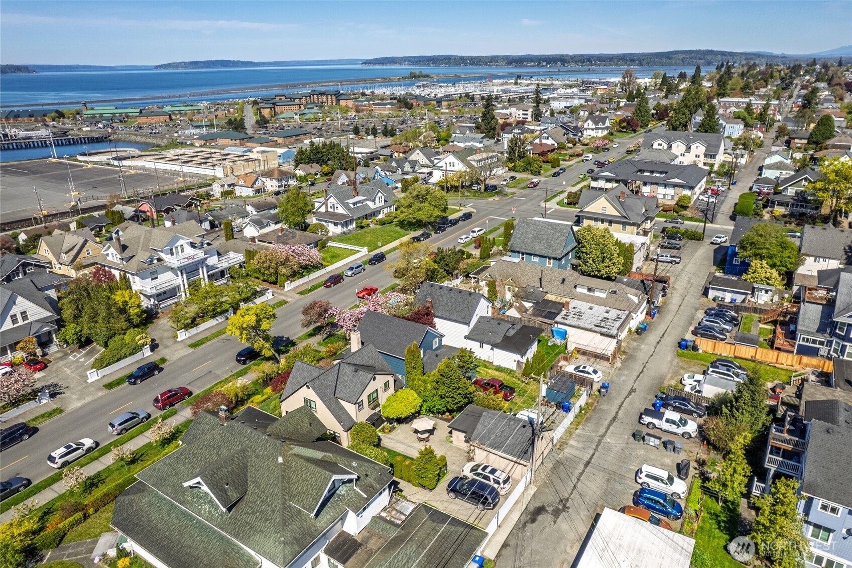 2323 Rucker Avenue Everett, WA 98201 - Photo 3 of 40
