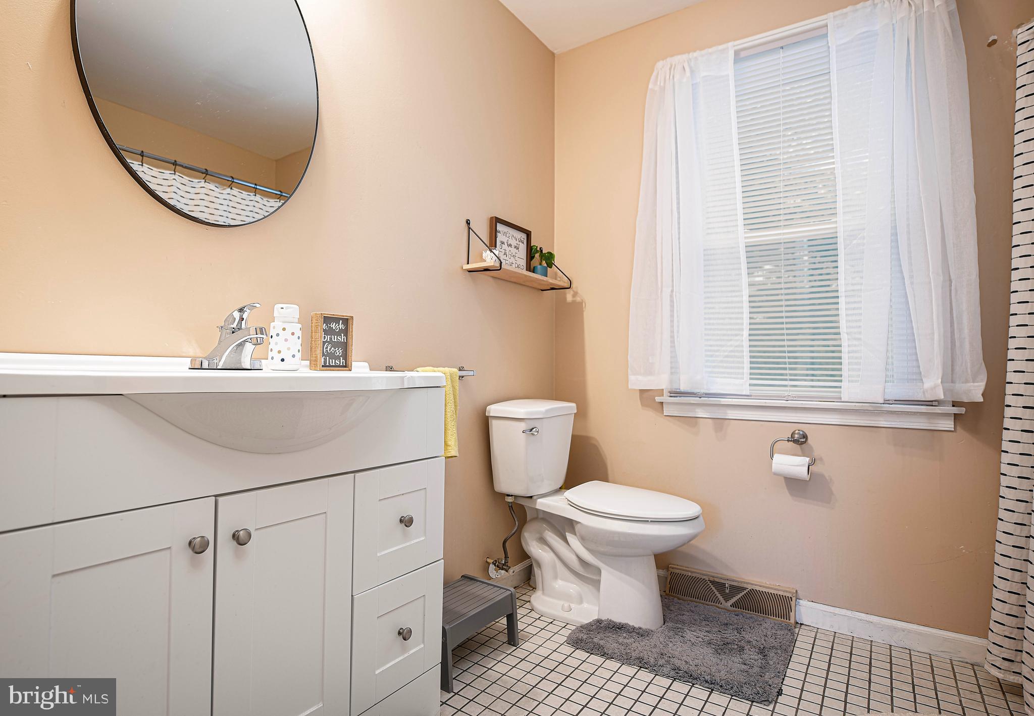 3010 Paper Mill Road Phoenix, MD 21131 - Photo 27 of 35 Hall bathroom