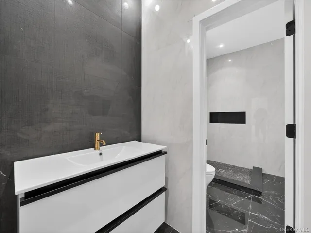 $1,895,000 | 13 Elener Lane, Unit 202, Spring Valley, NY 10977