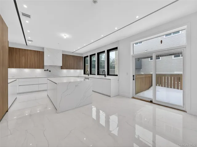 $1,895,000 | 13 Elener Lane, Unit 202, Spring Valley, NY 10977