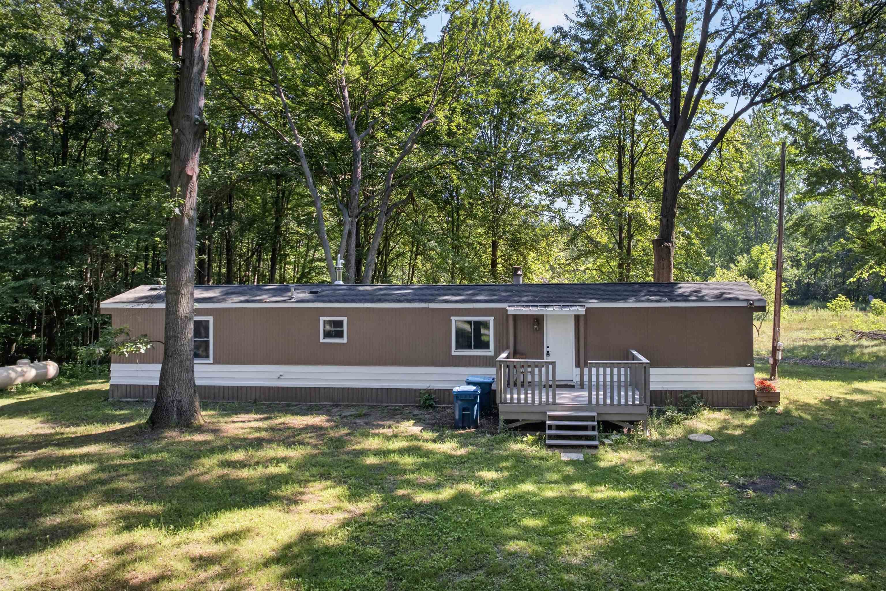 249 East Bradford Road Midland, MI 48640 - Photo 1 of 66