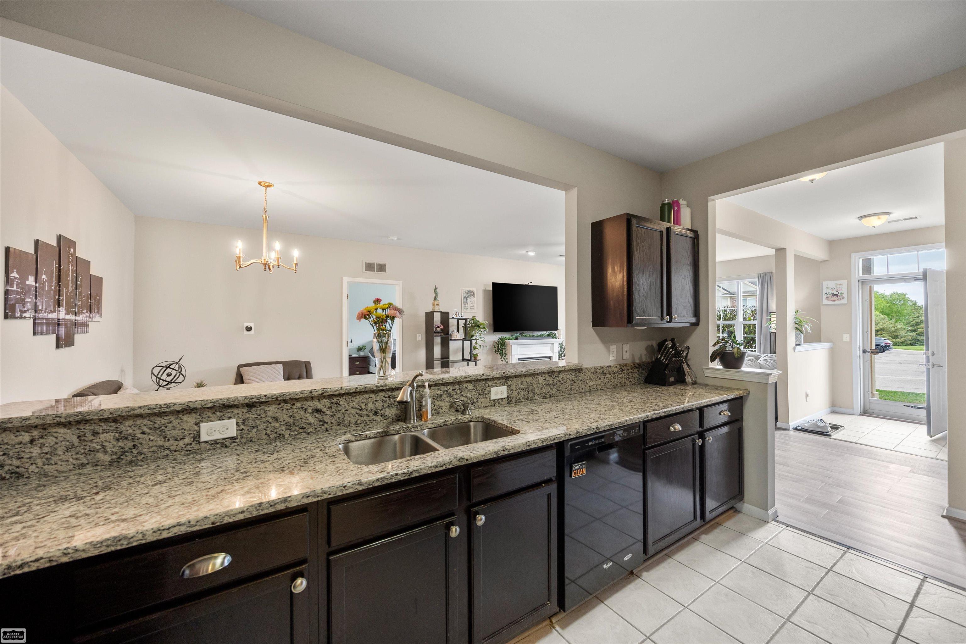 1852 Flagstone Circle Rochester, MI 48307 - Photo 17 of 28 50182807-AA9B8887-B4FB-49C2-B688-C23CC60900DF.JPG