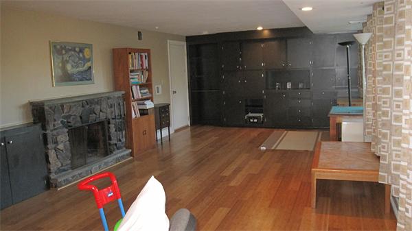 27 Brook Road Marblehead, MA 01945 - Photo 8 of 22 a living room with furniture