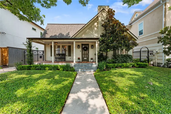 $925,000 | 1806 McDuffie Street, Houston, TX 77019