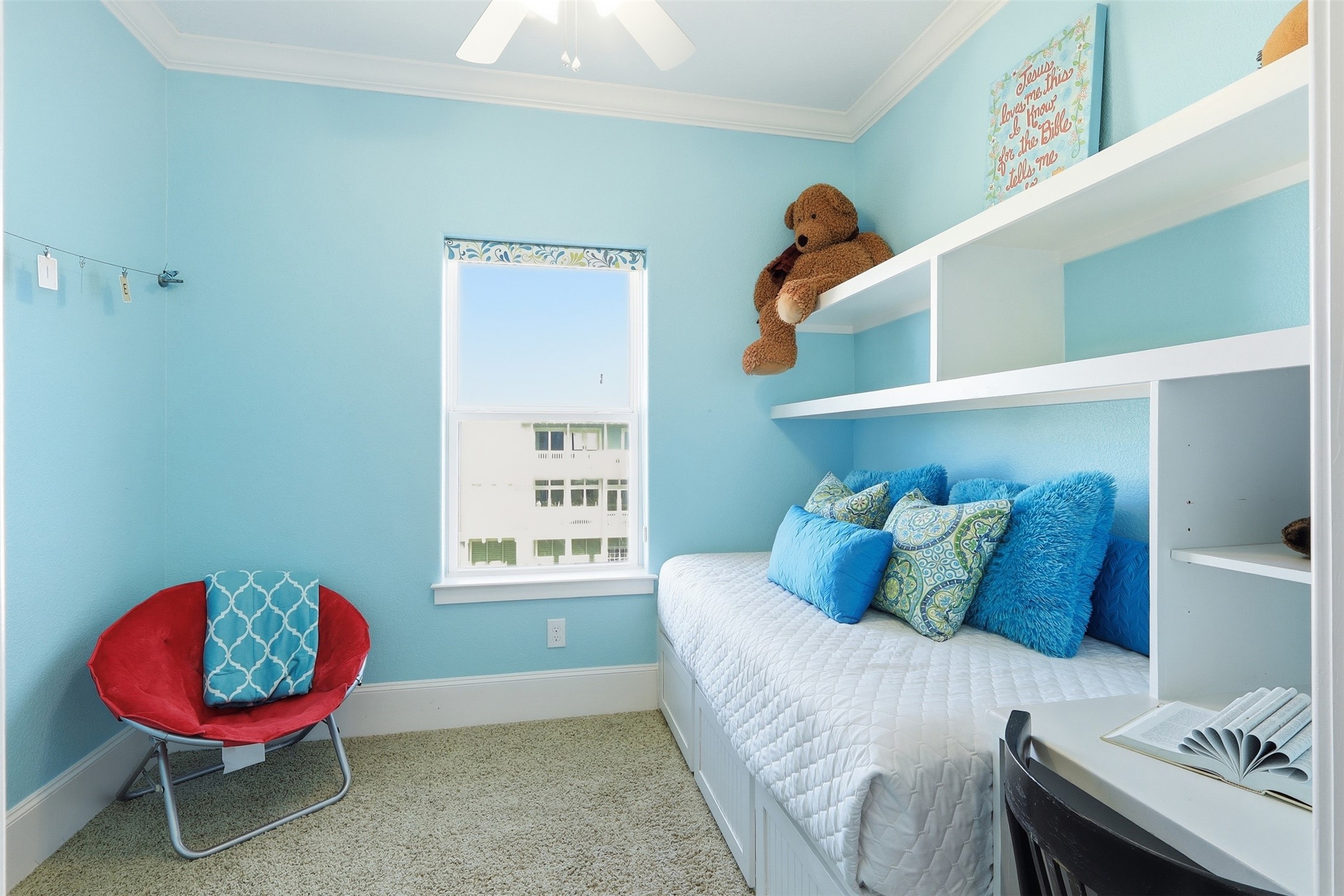 11622 Beachside Galveston, TX 77554 - Photo 22 of 39 This cozy flex room features a built-in daybed with ample shelving.