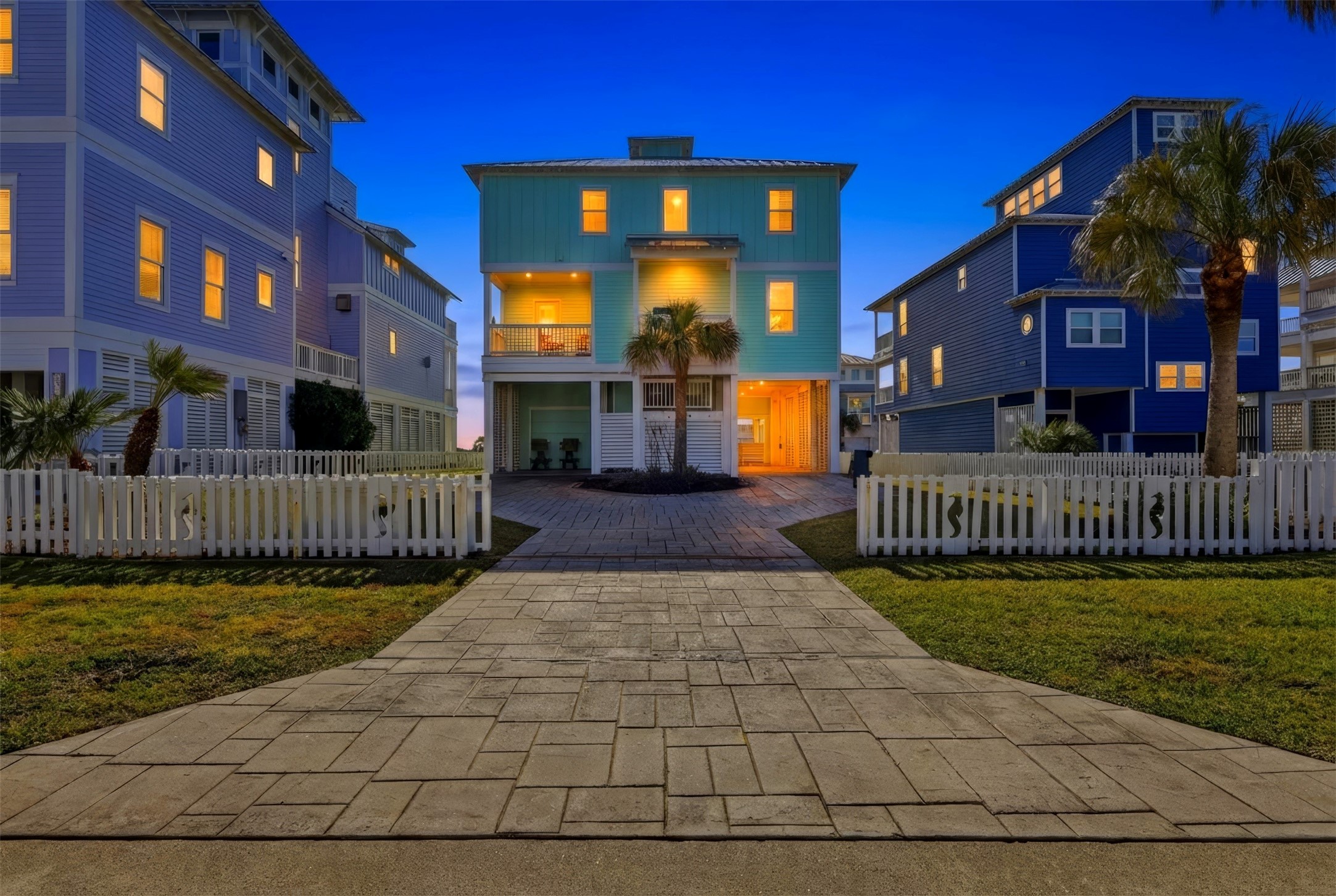 11622 Beachside Galveston, TX 77554 - Photo 38 of 39 A charming beach house that offers plenty of parking for guest!