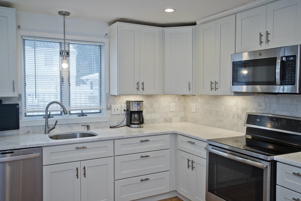 11 Vale Circle Springfield, MA 01118 - Photo 9 of 40 Gallery Image 9
