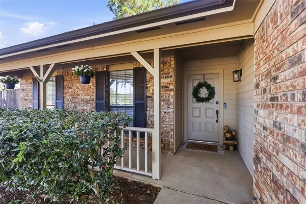 $2,600 | 101 Clove Lane, Euless, TX 76039