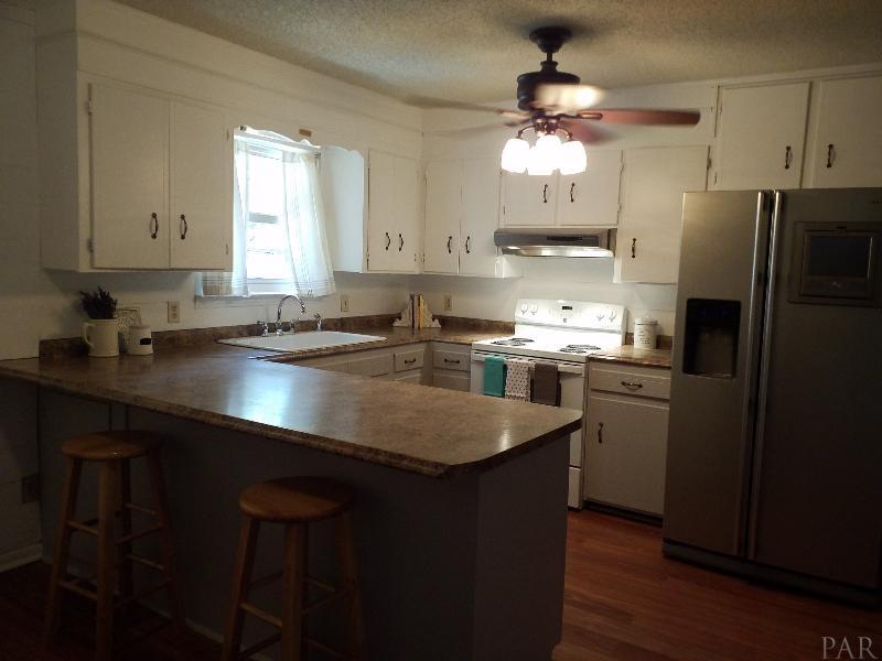 4244 Jernigan Road Pace, FL 32571 - Photo 4 of 19