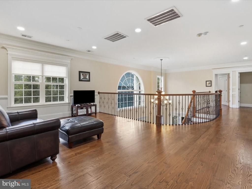 12107 Glen Mill Road Potomac, MD 20854 - Photo 23 of 44