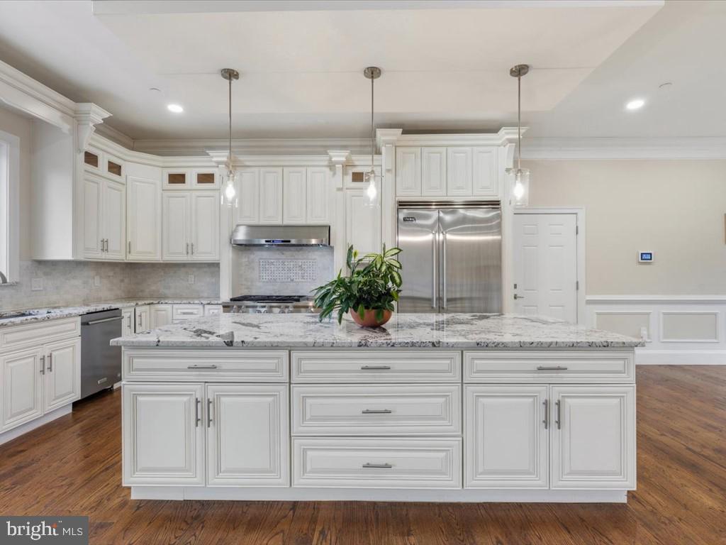 12107 Glen Mill Road Potomac, MD 20854 - Photo 3 of 44