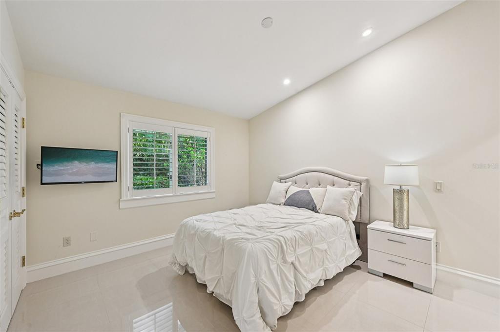 1121 Morningside Place Sarasota, FL 34236 - Photo 13 of 76