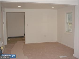 266 Dutton Mill Road Aston, PA 19014 - Photo 3 of 5 Family Room